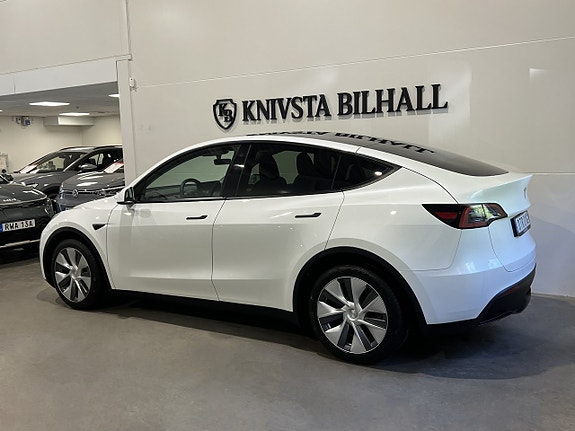 Tesla Model Y 2 of 29