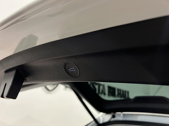 Tesla Model Y 11 of 29