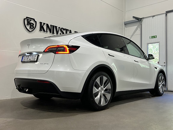 Tesla Model Y 27 of 29