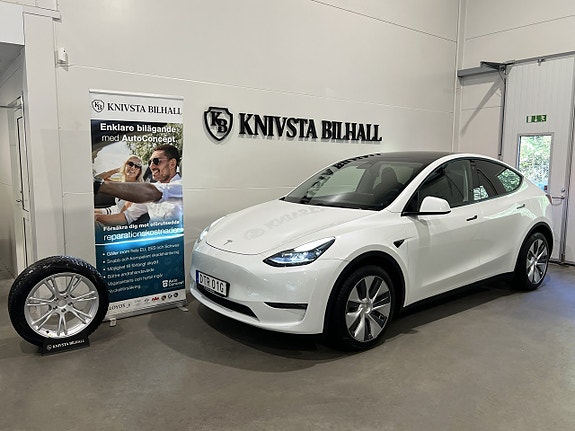 Tesla Model Y 13 of 29