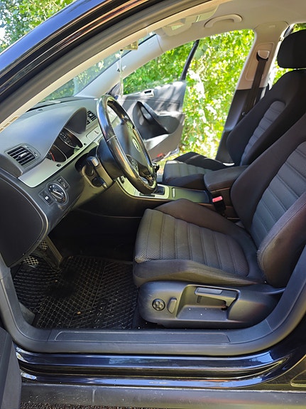 Volkswagen Passat 2 of 20