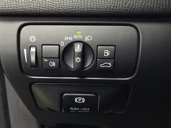 Volvo XC60 15 of 30