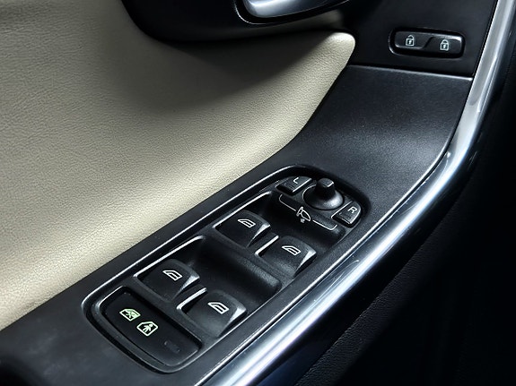 Volvo XC60 12 of 30