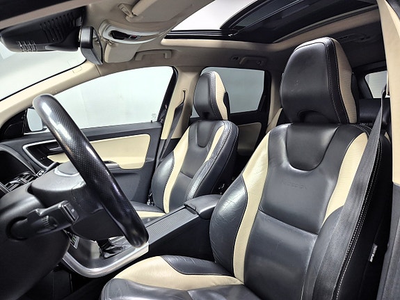 Volvo XC60 10 of 30