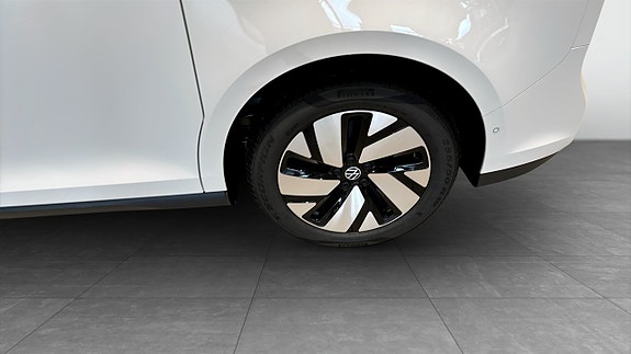 Volkswagen ID. Buzz 6 of 12