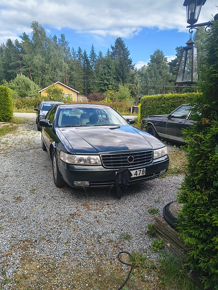 Cadillac Seville STS 2 of 5
