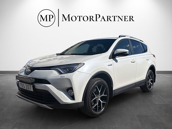 Toyota RAV4 3 of 17
