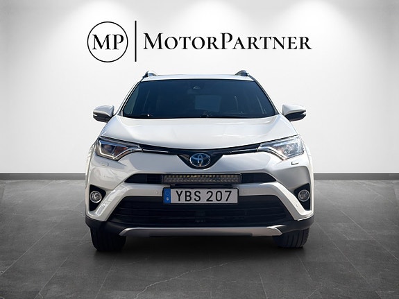 Toyota RAV4 2 of 17
