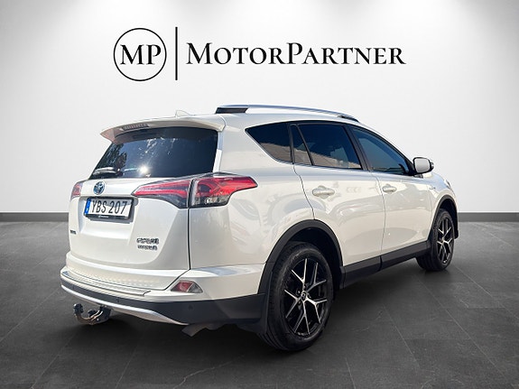 Toyota RAV4 7 of 17