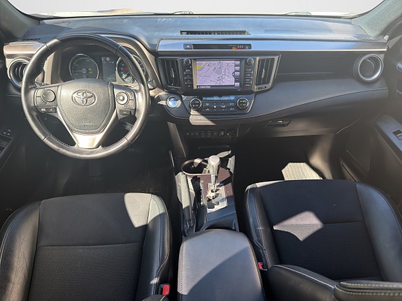 Toyota RAV4 11 of 17