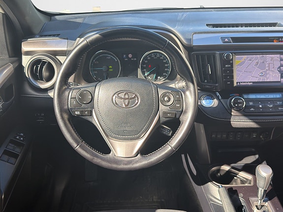 Toyota RAV4 12 of 17