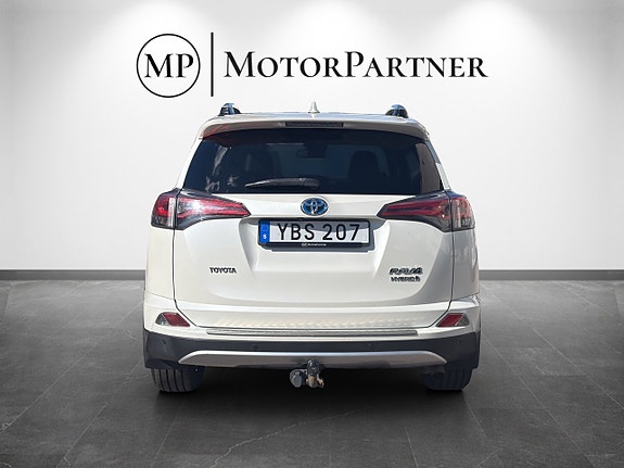 Toyota RAV4 6 of 17