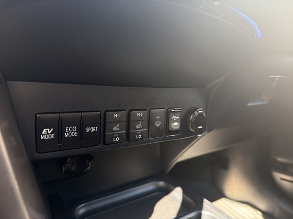 Toyota RAV4 17 of 17
