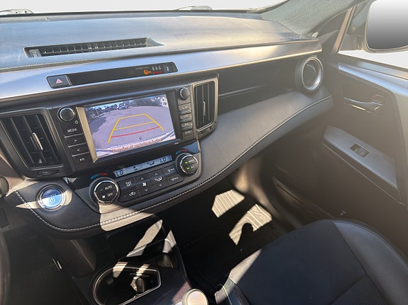 Toyota RAV4 13 of 17