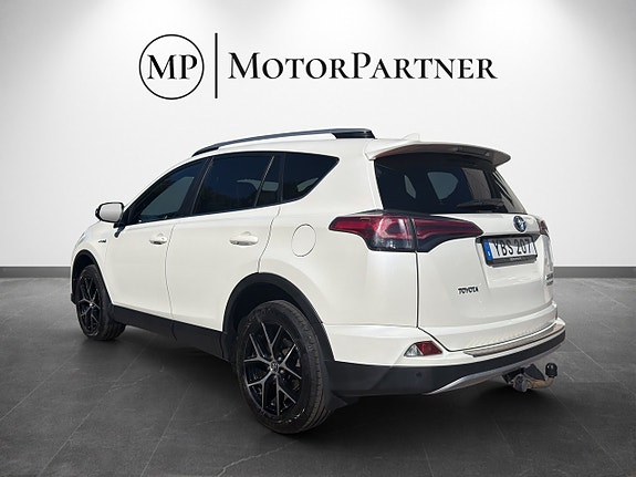 Toyota RAV4 5 of 17