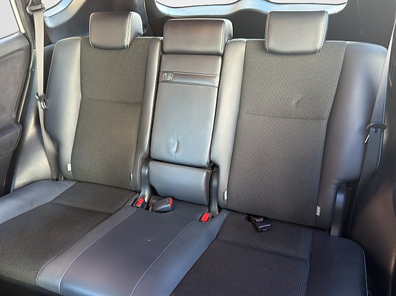 Toyota RAV4 10 of 17