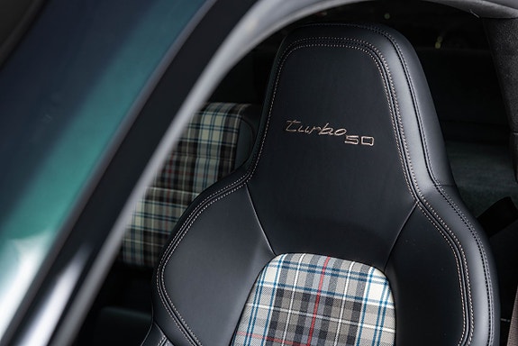Porsche 911 Turbo S 17 of 23
