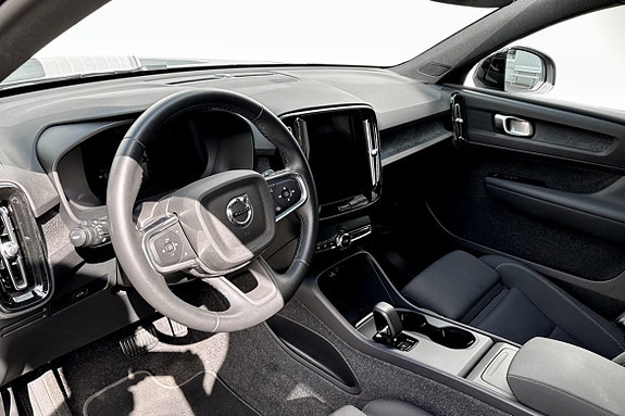 Volvo EX40 5 of 9