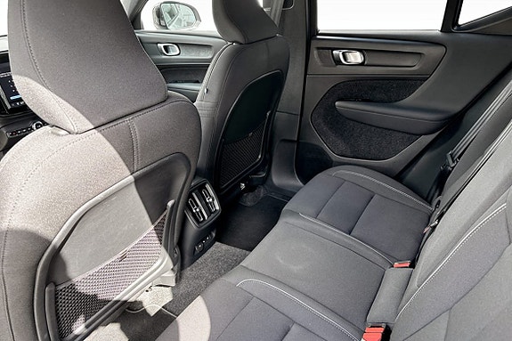 Volvo EX40 8 of 9
