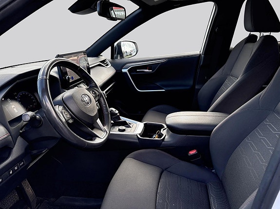 Toyota RAV4 8 of 14