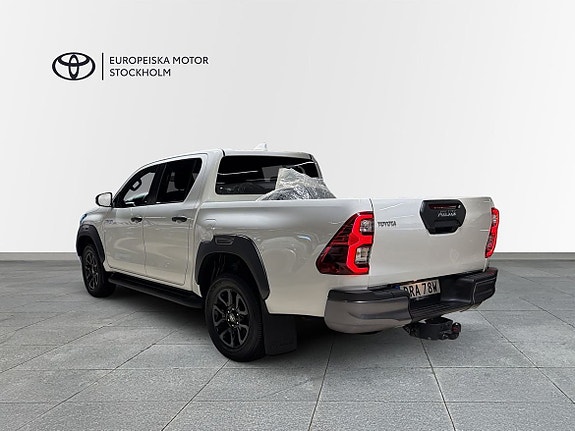Toyota HiLux 2 of 15