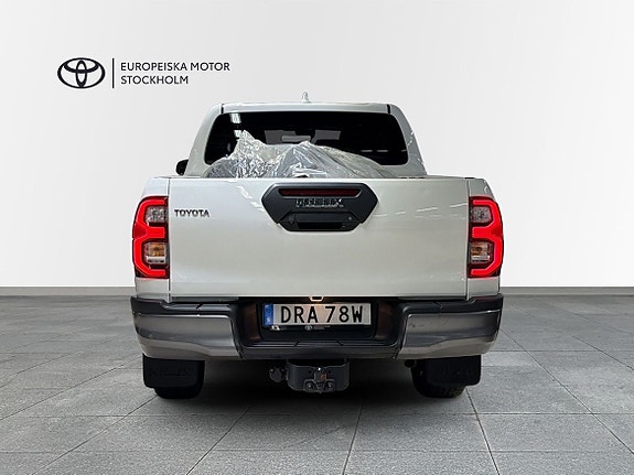 Toyota HiLux 4 of 15
