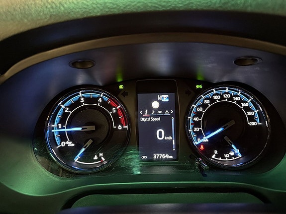Toyota HiLux 15 of 15