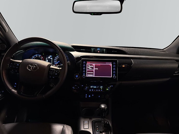Toyota HiLux 8 of 15