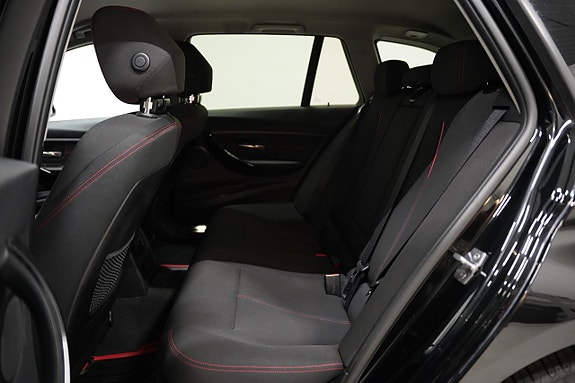 BMW 320d 17 of 22