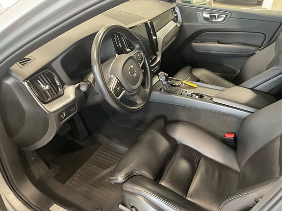 Volvo XC60 5 of 23