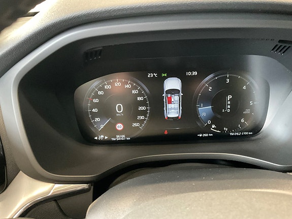 Volvo XC60 10 of 23