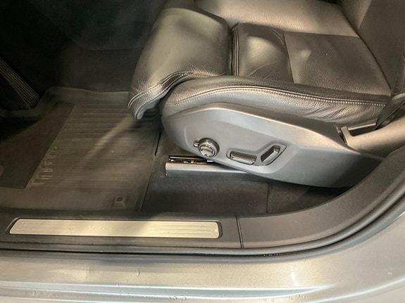 Volvo XC60 16 of 23
