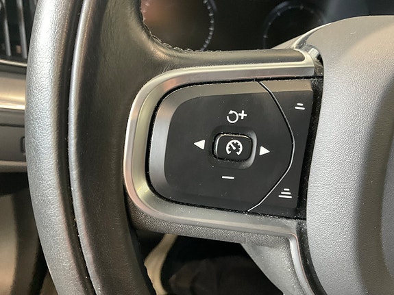 Volvo XC60 12 of 23