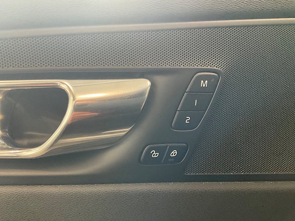 Volvo XC60 11 of 23
