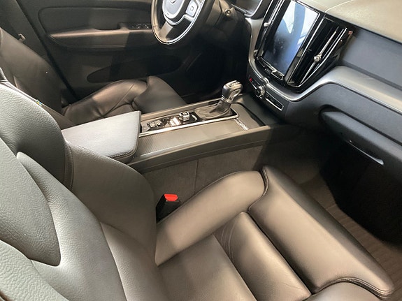 Volvo XC60 6 of 23