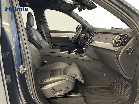 Volvo XC90 15 of 18
