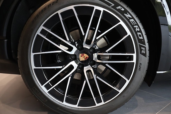 Porsche Cayenne Coupe 4 of 16