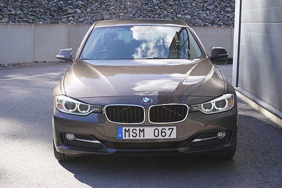 BMW 320d 3 of 30