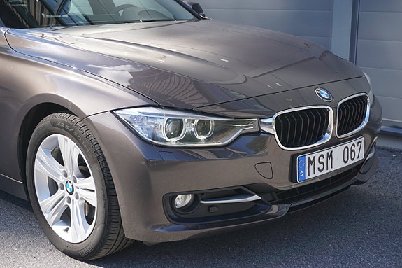 BMW 320d 12 of 30
