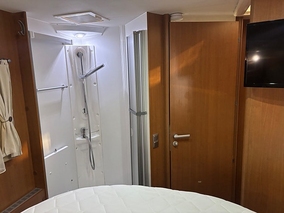 Pilote G 742 XLC EXPLORATEUR ALDE / Kamkedja / Queenbädd / Taksäng / Garage 23 of 25