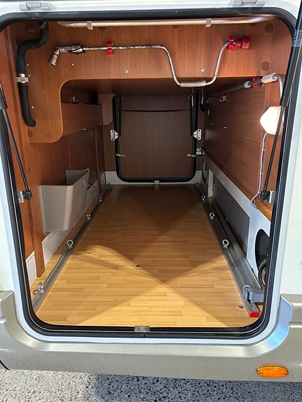 Pilote G 742 XLC EXPLORATEUR ALDE / Kamkedja / Queenbädd / Taksäng / Garage 3 of 25