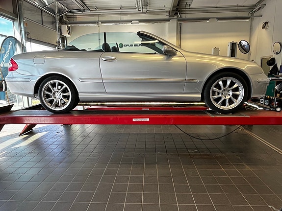 Mercedes-Benz CLK500 2 of 11