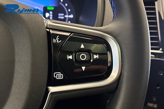 Volvo XC90 10 of 23