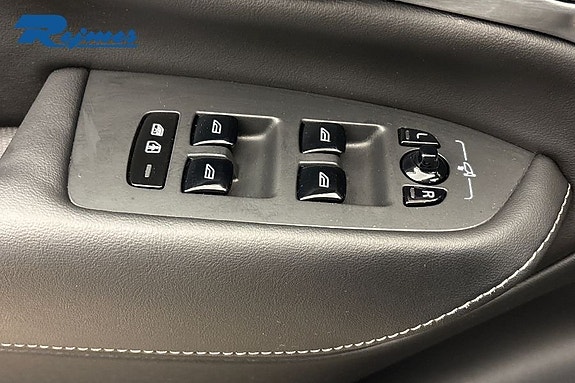 Volvo XC90 15 of 23