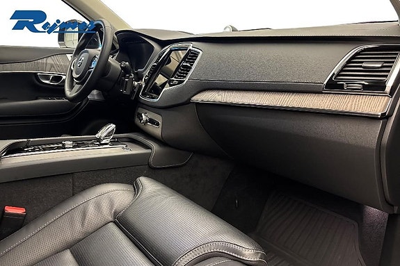 Volvo XC90 5 of 23