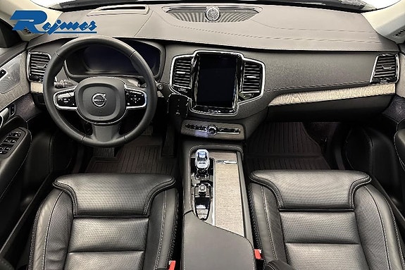 Volvo XC90 2 of 23