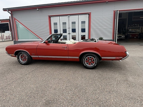 Oldsmobile Cutlass 7 of 30