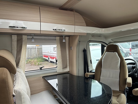 Bürstner Nexxo 720 Låga Långbäddar & Toa bak 1 ägare 10 of 21