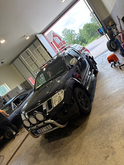 Nissan Navara 2 of 6