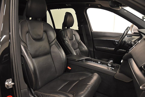 Volvo XC90 16 of 28